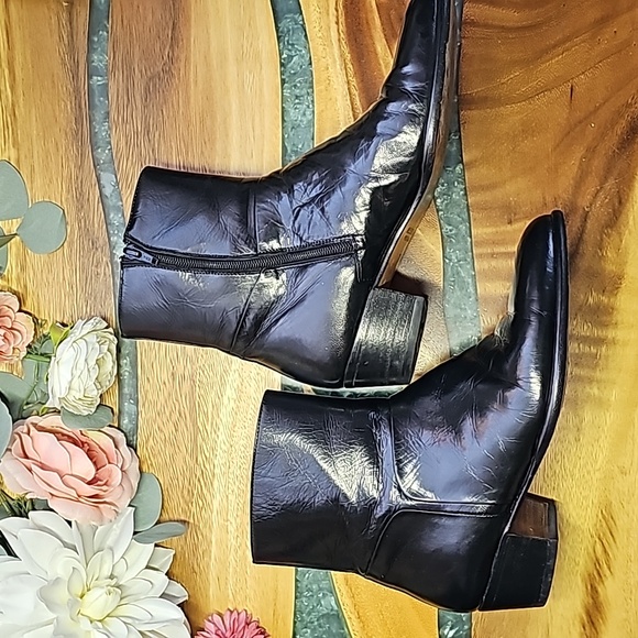 Elegant Black Leather Men's Boots - Picture 1 of 9